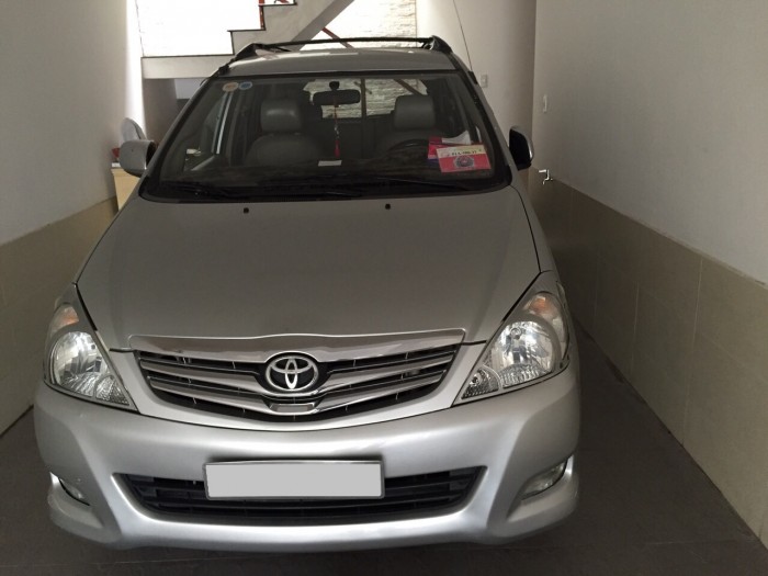 Cần bán gấp xe Toyota Innova V 2008 số tự động màu bạc