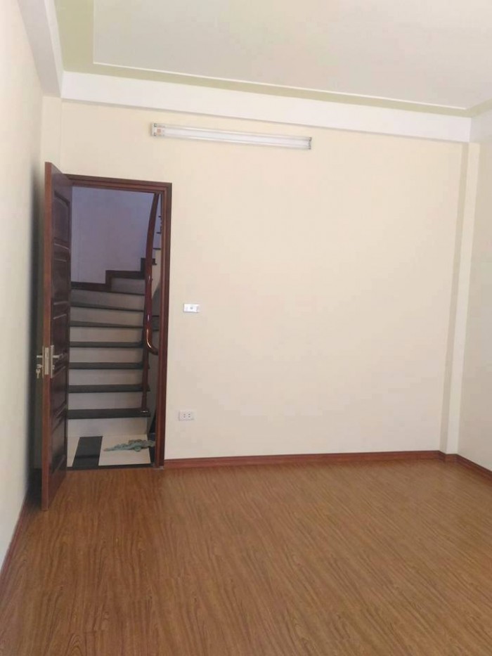 Nhà Trung Tâm Tôn Đức Thắng, ngõ ô tô, 37m2 x 5T, mới tinh, nhỉnh 3 tỷ.