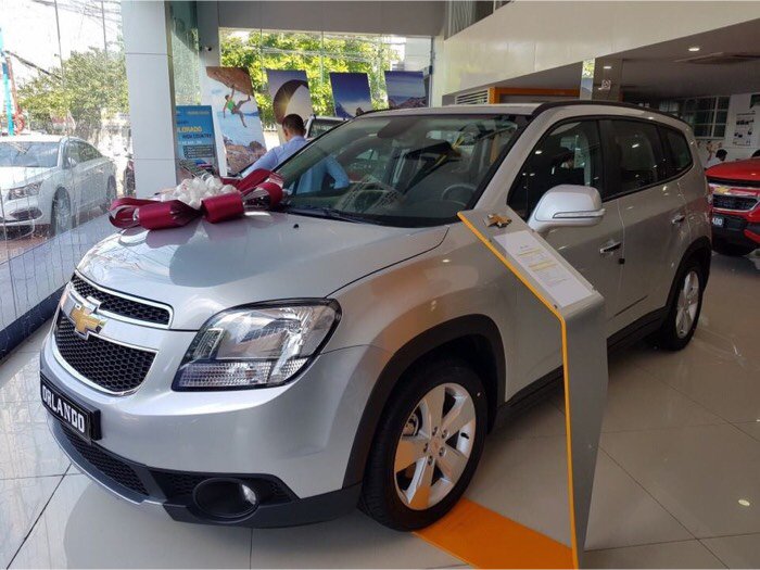 Chevrolet Orlando 7 chỗ số sàn.