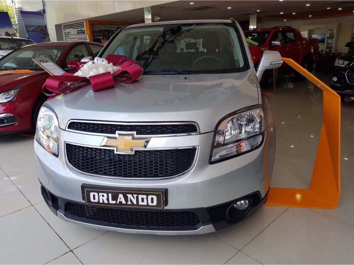 Chevrolet Orlando 7 chỗ số sàn.