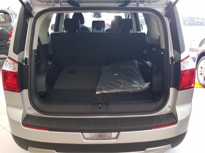 Chevrolet Orlando 7 chỗ số sàn.