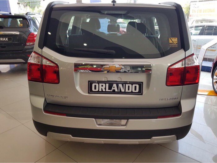Chevrolet Orlando 7 chỗ số sàn.
