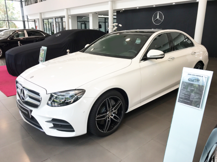 Bán Mercedes E300 2017 Trắng/Nâu chạy lướt giá cực tốt