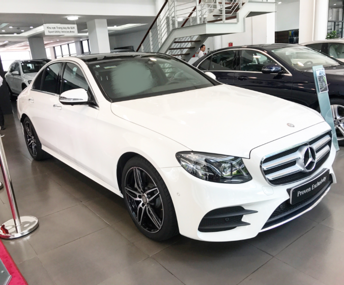 Bán Mercedes E300 2017 Trắng/Nâu chạy lướt giá cực tốt