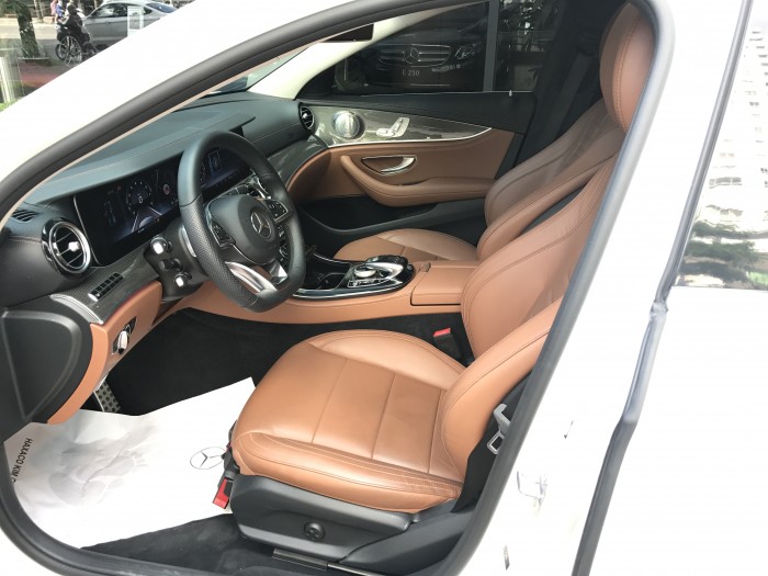 Bán Mercedes E300 2017 Trắng/Nâu chạy lướt giá cực tốt