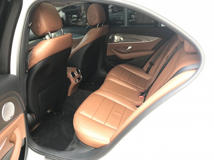 Bán Mercedes E300 2017 Trắng/Nâu chạy lướt giá cực tốt