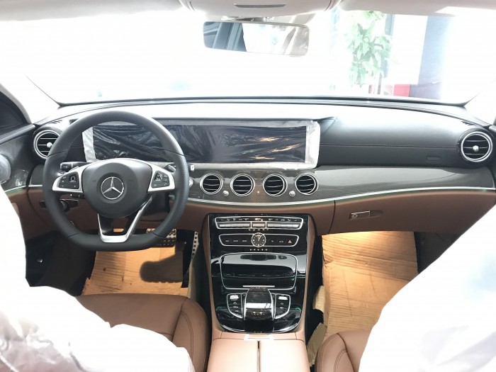 Bán Mercedes E300 2017 Trắng/Nâu chạy lướt giá cực tốt