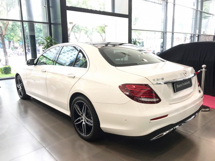Bán Mercedes E300 2017 Trắng/Nâu chạy lướt giá cực tốt
