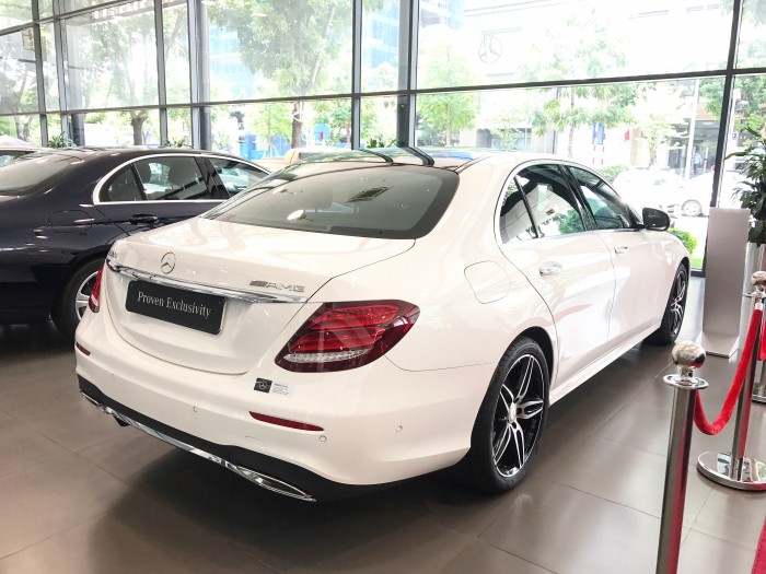 Bán Mercedes E300 2017 Trắng/Nâu chạy lướt giá cực tốt