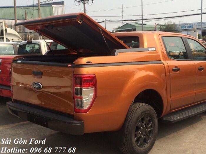 Khuyến mãi mua Ford Ranger Wildtrak 2019, số tự động, màu cam, giao xe trong 30 ngày.