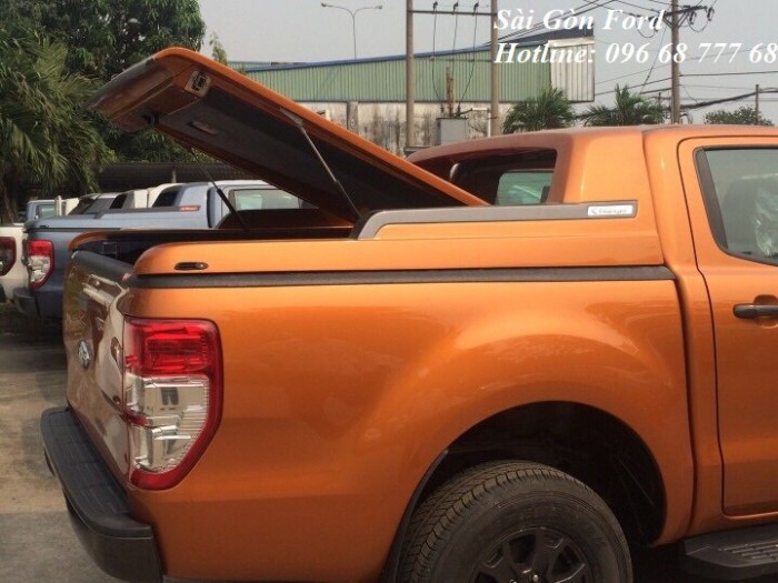 Khuyến mãi mua Ford Ranger Wildtrak 2019, số tự động, màu cam, giao xe trong 30 ngày.