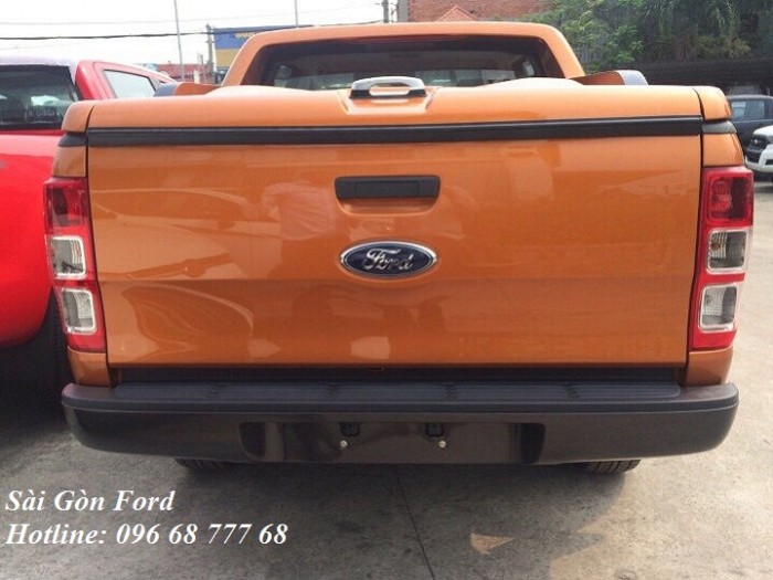 Khuyến mãi mua Ford Ranger Wildtrak 2019, số tự động, màu cam, giao xe trong 30 ngày.