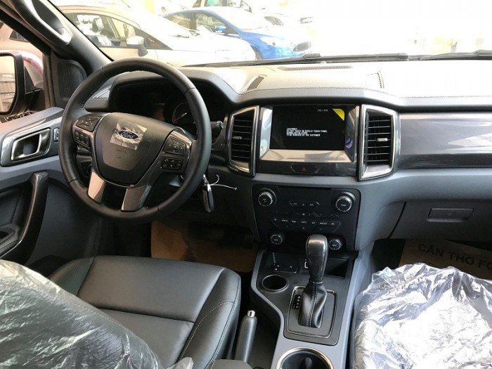 Mua xe Ford Everest 2019, 7 chỗ, số tự động, màu đỏ, giao xe trong 30 ngày