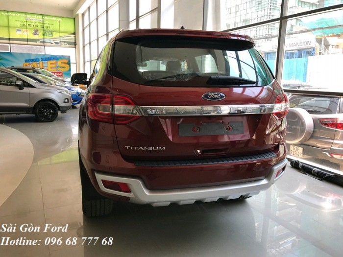 Mua xe Ford Everest 2019, 7 chỗ, số tự động, màu đỏ, giao xe trong 30 ngày