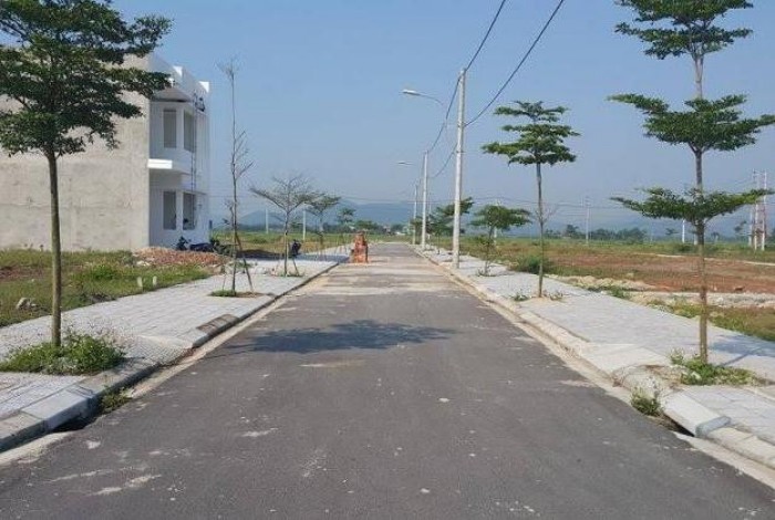 Bán gấp 260m2 đối diện khu công nghiệp Tân Đô, tiện kinh doanh xây trọ, buôn bán.