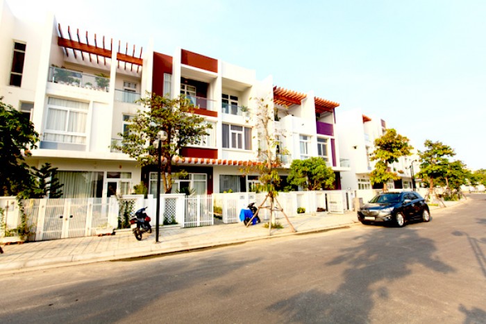 Bán nhà 3 mặt tiền đường tại Phú Hoà.