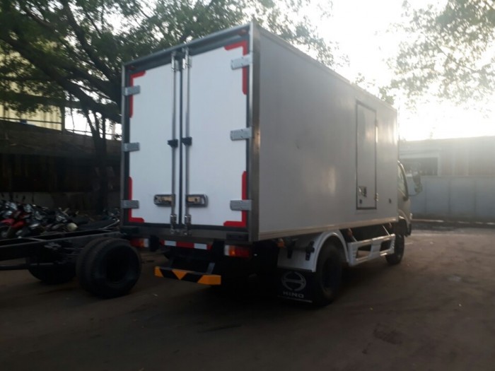 Chuyên bán dòng xe XZU thùng kín nhập khẩu giá gốc