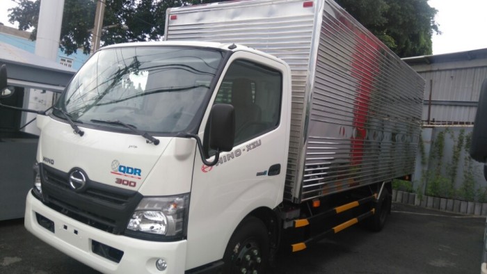 Chuyên bán dòng xe XZU thùng kín nhập khẩu giá gốc