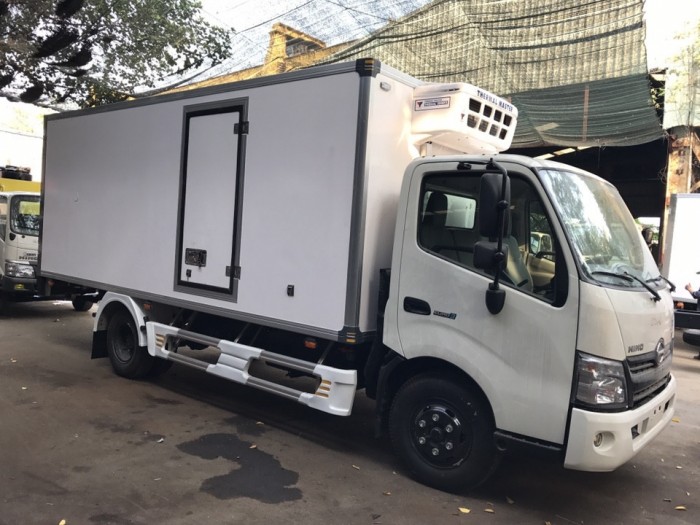 Chuyên bán dòng xe XZU thùng kín nhập khẩu giá gốc