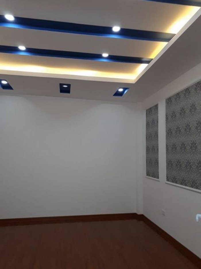 Bán nhà ngõ 639 Hoàng Hoa Thám, Phường Vĩnh Phúc dt 48 m2 x 4 t