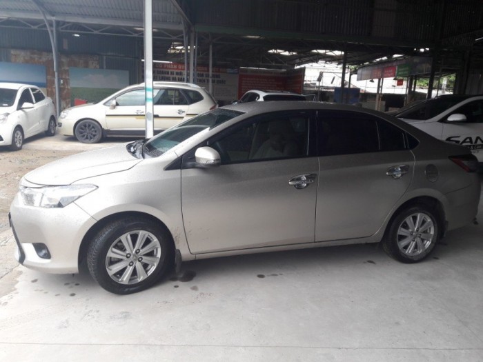Bán Toyota vios  E 1.5MT màu hồng phấn biển SG 2015