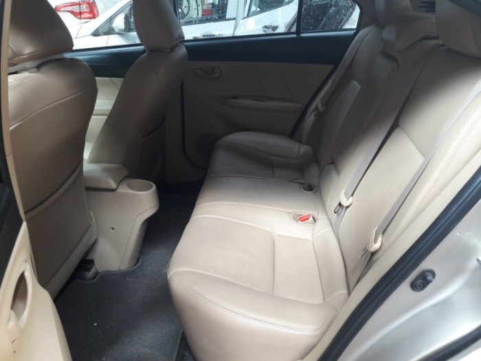 Bán Toyota vios  E 1.5MT màu hồng phấn biển SG 2015