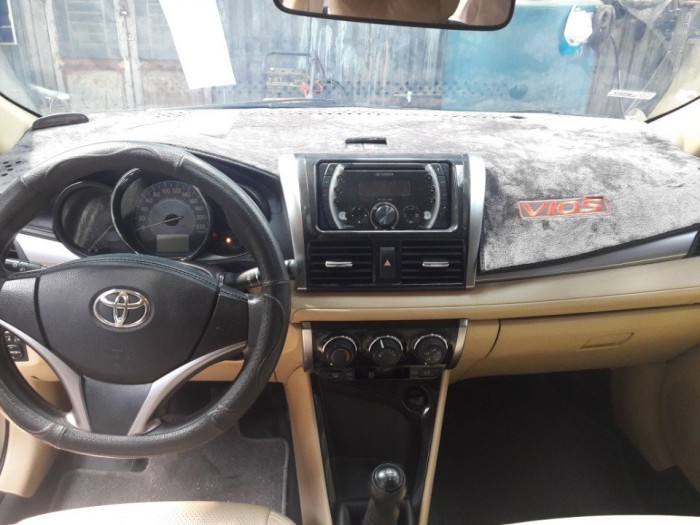 Bán Toyota vios  E 1.5MT màu hồng phấn biển SG 2015