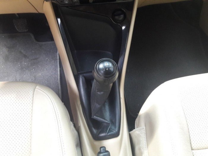Bán Toyota vios  E 1.5MT màu hồng phấn biển SG 2015