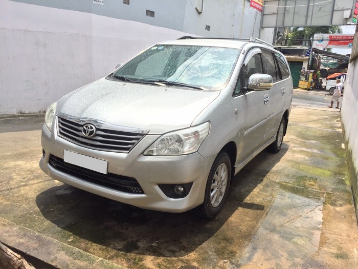Nhà mình cần bán xe Innova 2013 số sàn màu bạc xe gđ đi rất kĩ
