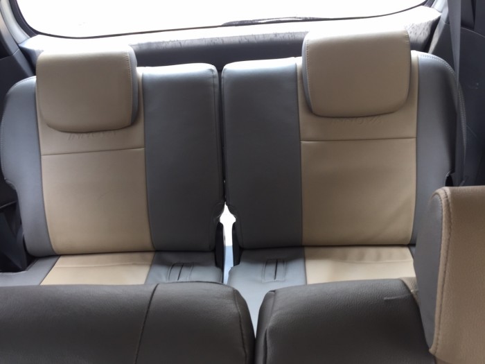 Nhà mình cần bán xe Innova 2013 số sàn màu bạc xe gđ đi rất kĩ