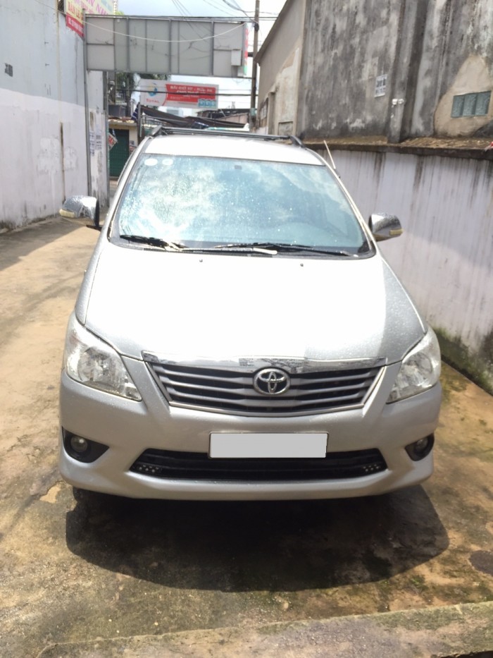 Nhà mình cần bán xe Innova 2013 số sàn màu bạc xe gđ đi rất kĩ