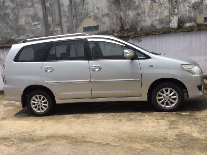 Nhà mình cần bán xe Innova 2013 số sàn màu bạc xe gđ đi rất kĩ