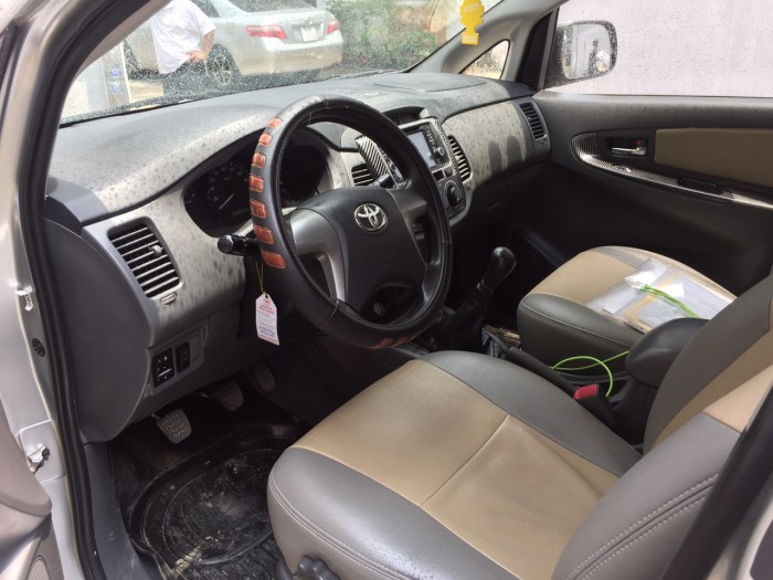 Nhà mình cần bán xe Innova 2013 số sàn màu bạc xe gđ đi rất kĩ
