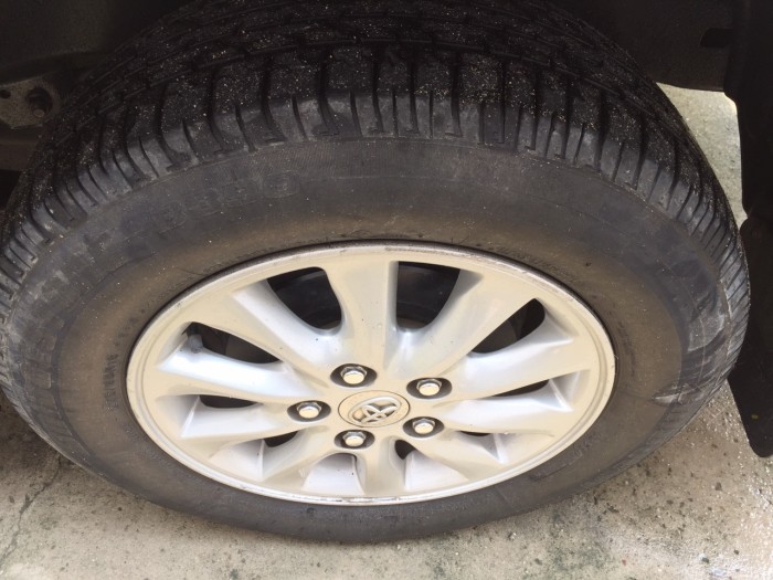 Nhà mình cần bán xe Innova 2013 số sàn màu bạc xe gđ đi rất kĩ