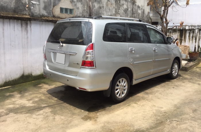 Nhà mình cần bán xe Innova 2013 số sàn màu bạc xe gđ đi rất kĩ