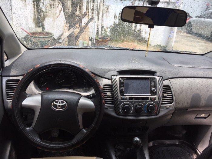Nhà mình cần bán xe Innova 2013 số sàn màu bạc xe gđ đi rất kĩ