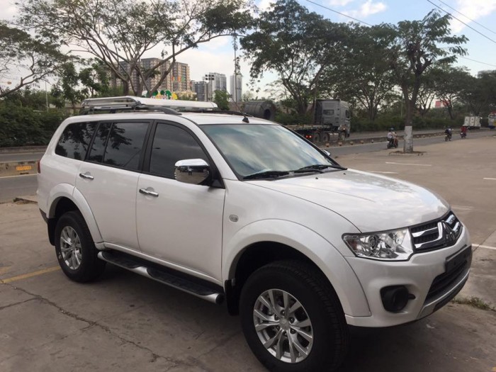 Mitsubishi Pajero Sport DMT (dầu, 1 cầu, sàn) màu trắng có bán trả góp