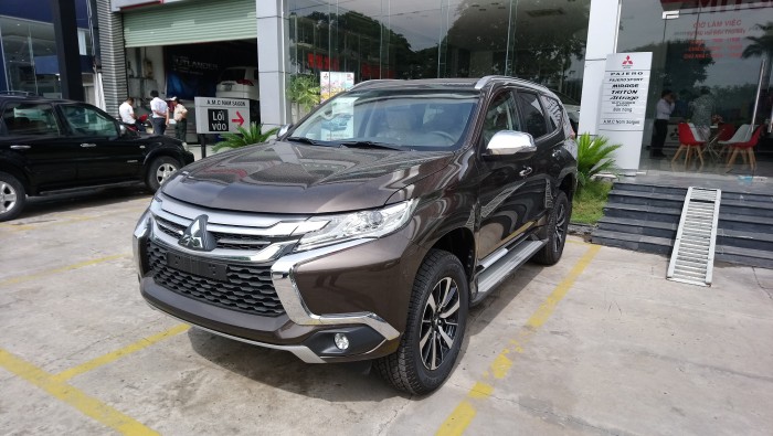 Mitsubishi Pajero Sport Gls At 4X2 Màu Nâu Có Trả Góp