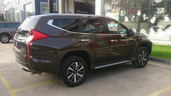 Mitsubishi Pajero Sport Gls At 4X2 Màu Nâu Có Trả Góp