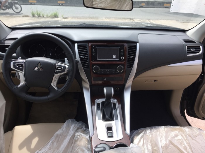 Mitsubishi Pajero Sport Gls At 4X2 Màu Nâu Có Trả Góp