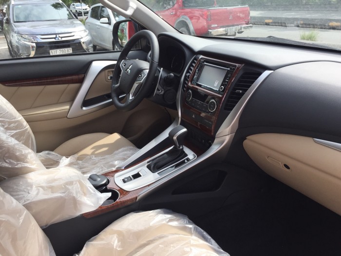Mitsubishi Pajero Sport Gls At 4X2 Màu Nâu Có Trả Góp