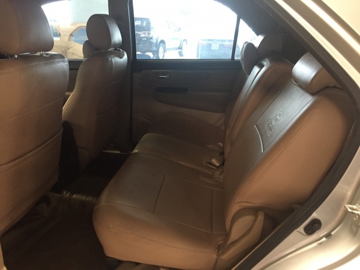 Bán Toyata Fortuner sx 2015 máy dầu(màu bạc)