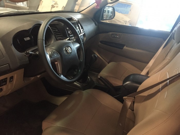 Bán Toyata Fortuner sx 2015 máy dầu(màu bạc)