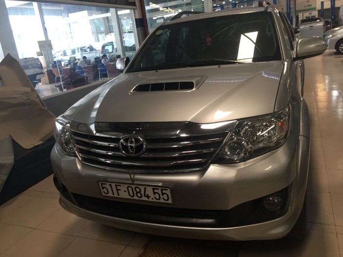 Bán Toyata Fortuner sx 2015 máy dầu(màu bạc)