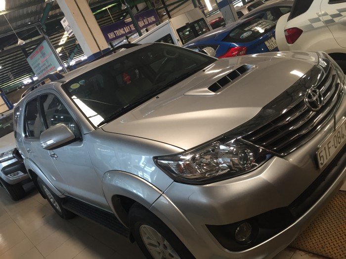 Bán Toyata Fortuner sx 2015 máy dầu(màu bạc)