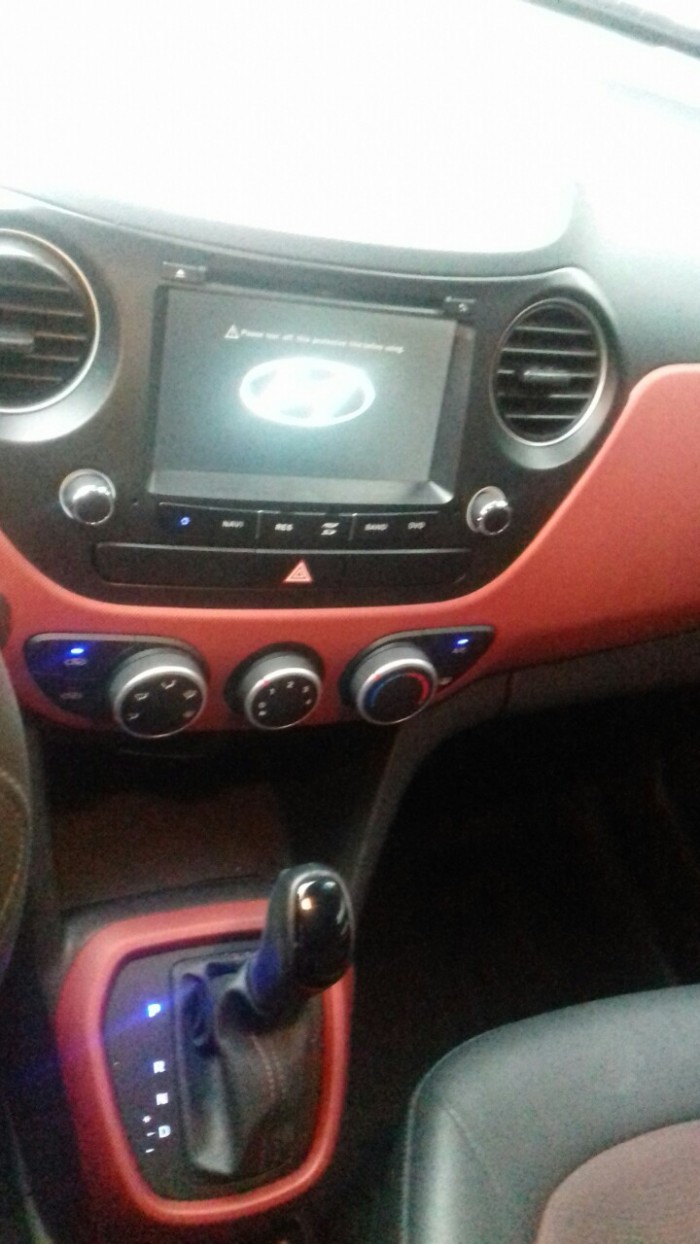 Bán Hyundai Grand i10 1.2 AT 2016 màu đỏ xe đẹp