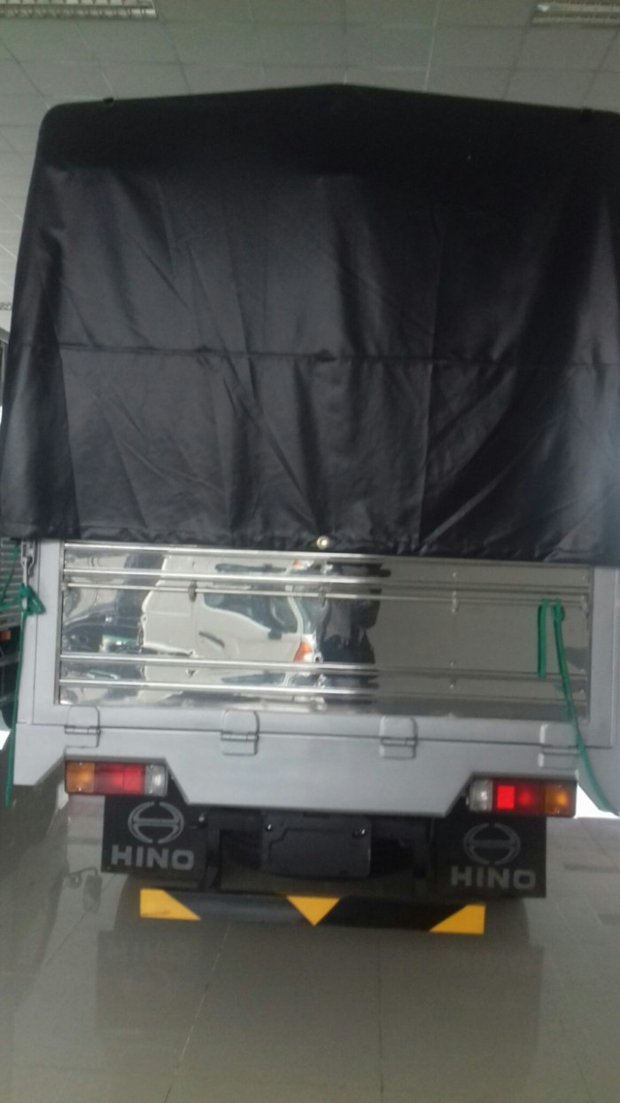 Giá cực sốc Xe hino thùng mui bạt XZU720