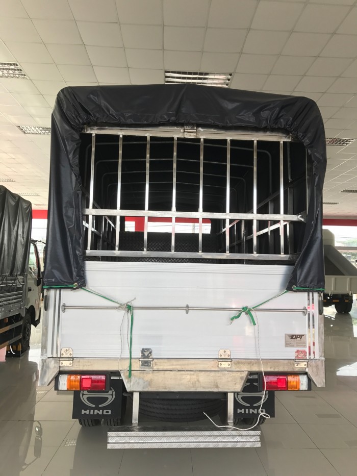 Chuyên bán xe tải Hino 5 tấn miền nam,mui bạt nhôm, sàn sóng inox