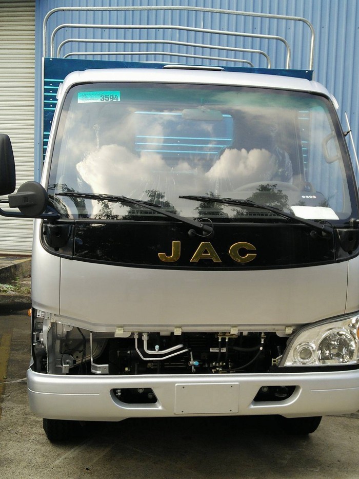 Bán xe tải Jac 2t45 đời 2017, mới 100%, thùng mui bạt dài 3m7