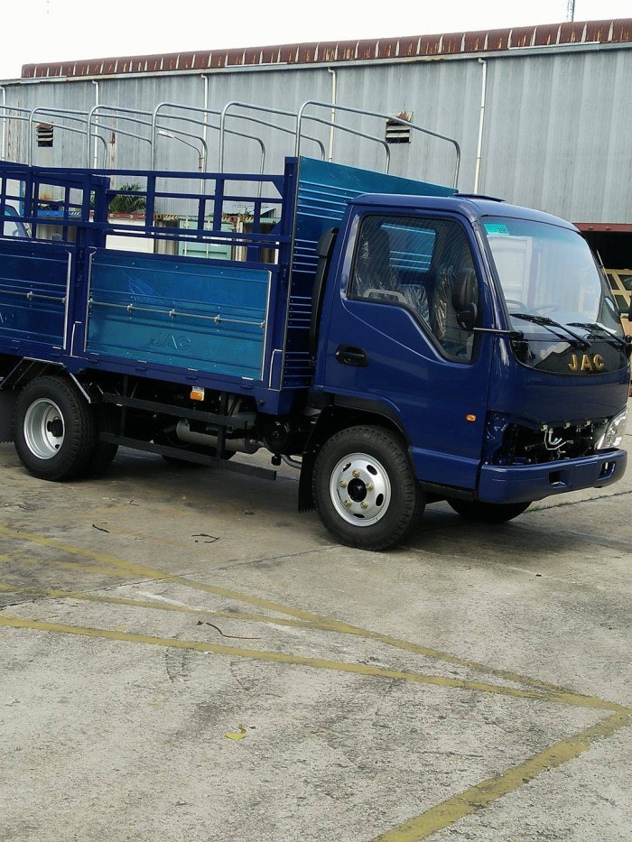 Bán xe tải Jac 2t45 đời 2017, mới 100%, thùng mui bạt dài 3m7